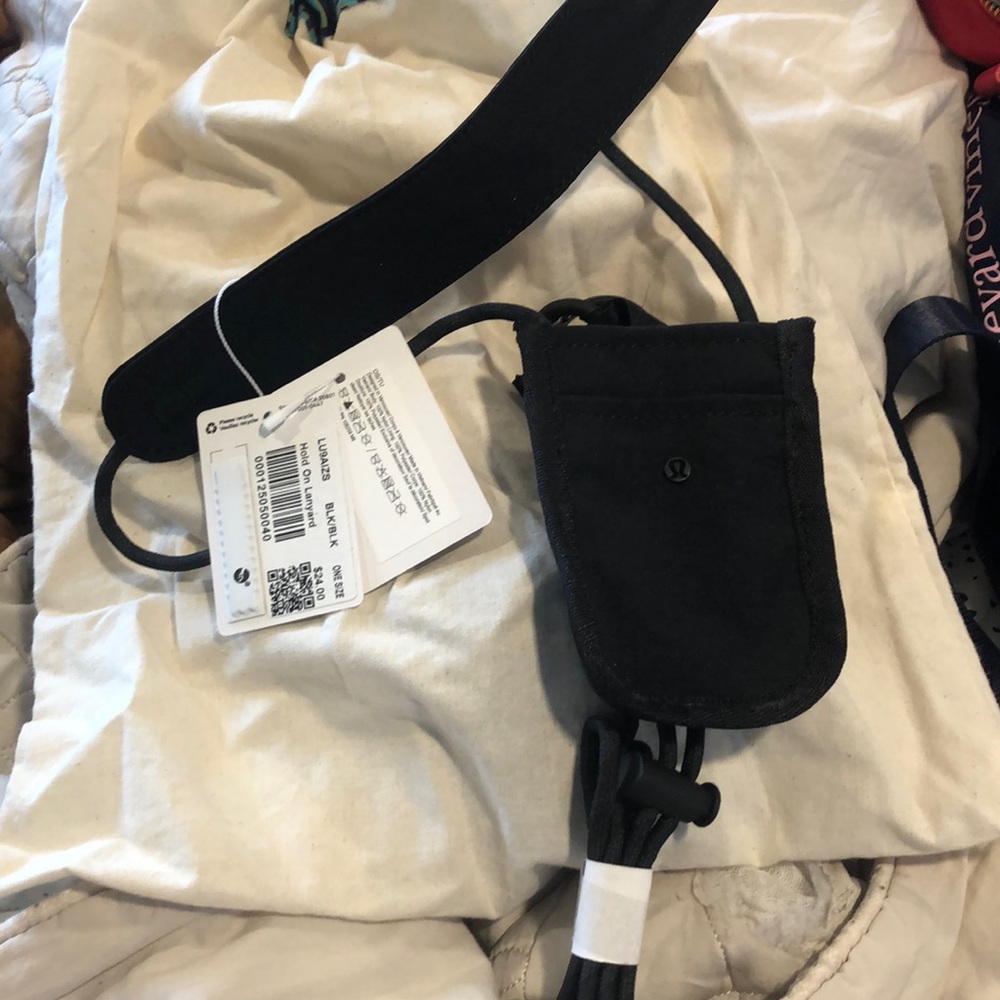 NWT Lululemon Hold on Lanyard Black